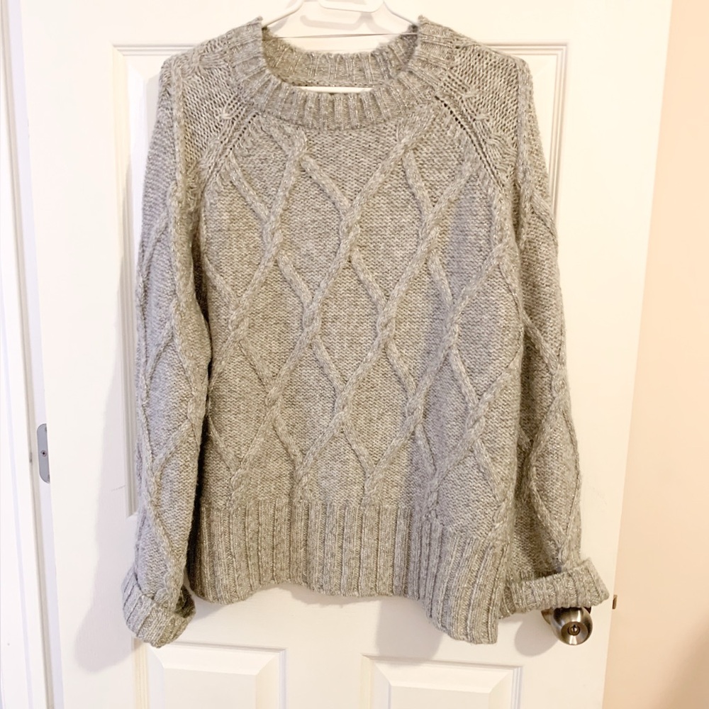 Steve Madden Light Gray Cable Knit Sweater size L